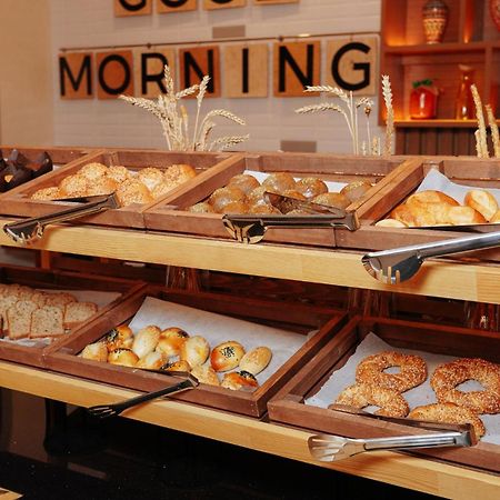 Holiday Inn Tashkent City By Ihg Buitenkant foto