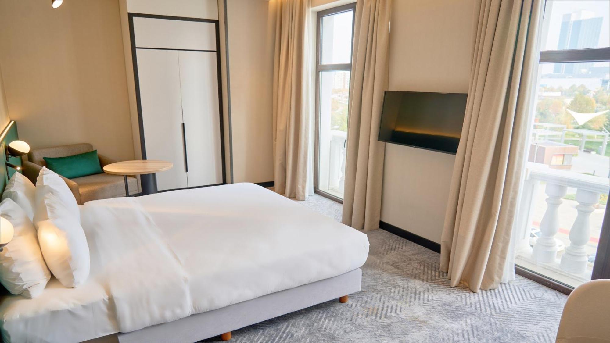 Holiday Inn Tashkent City By Ihg Buitenkant foto