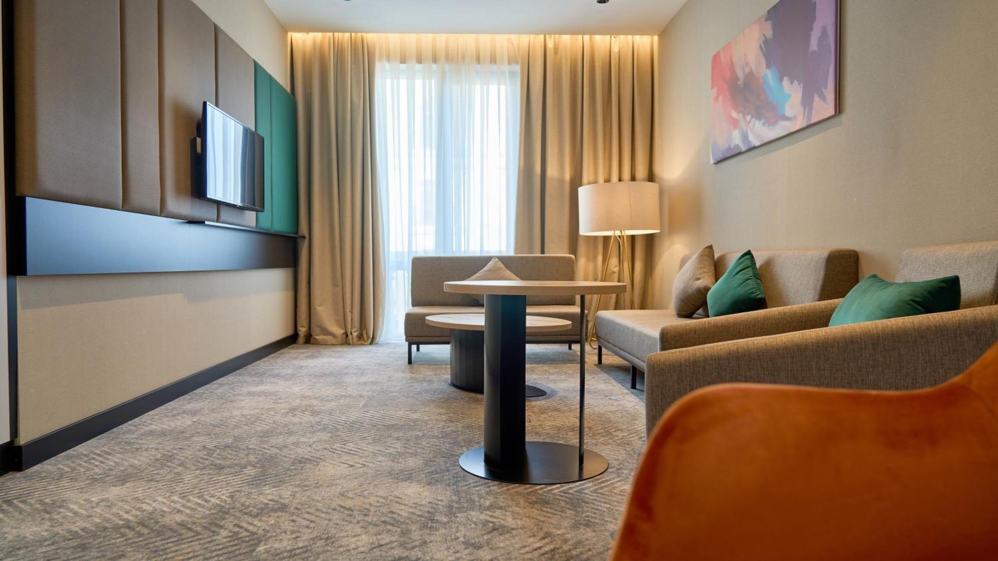 Holiday Inn Tashkent City By Ihg Buitenkant foto
