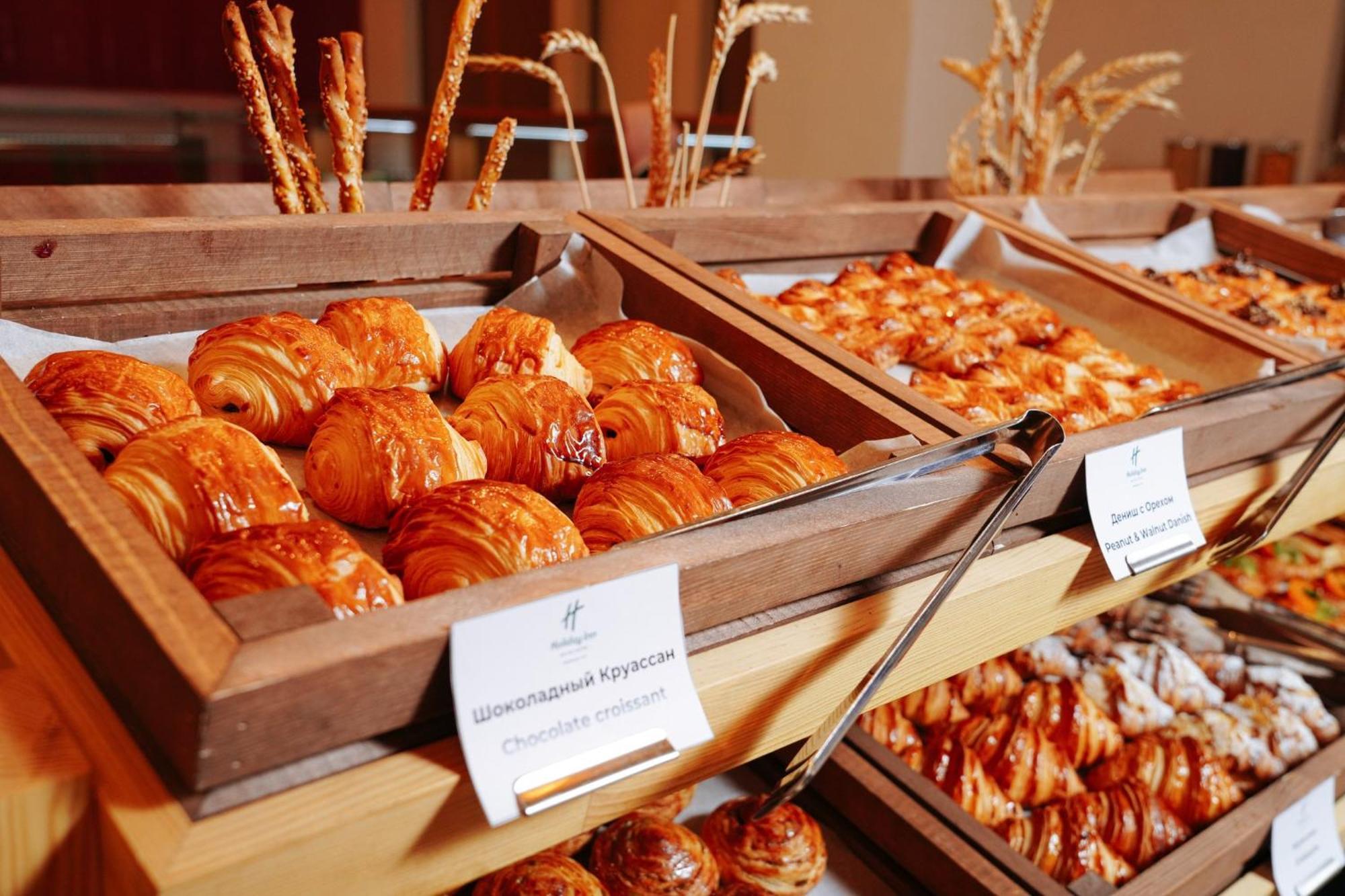 Holiday Inn Tashkent City By Ihg Buitenkant foto