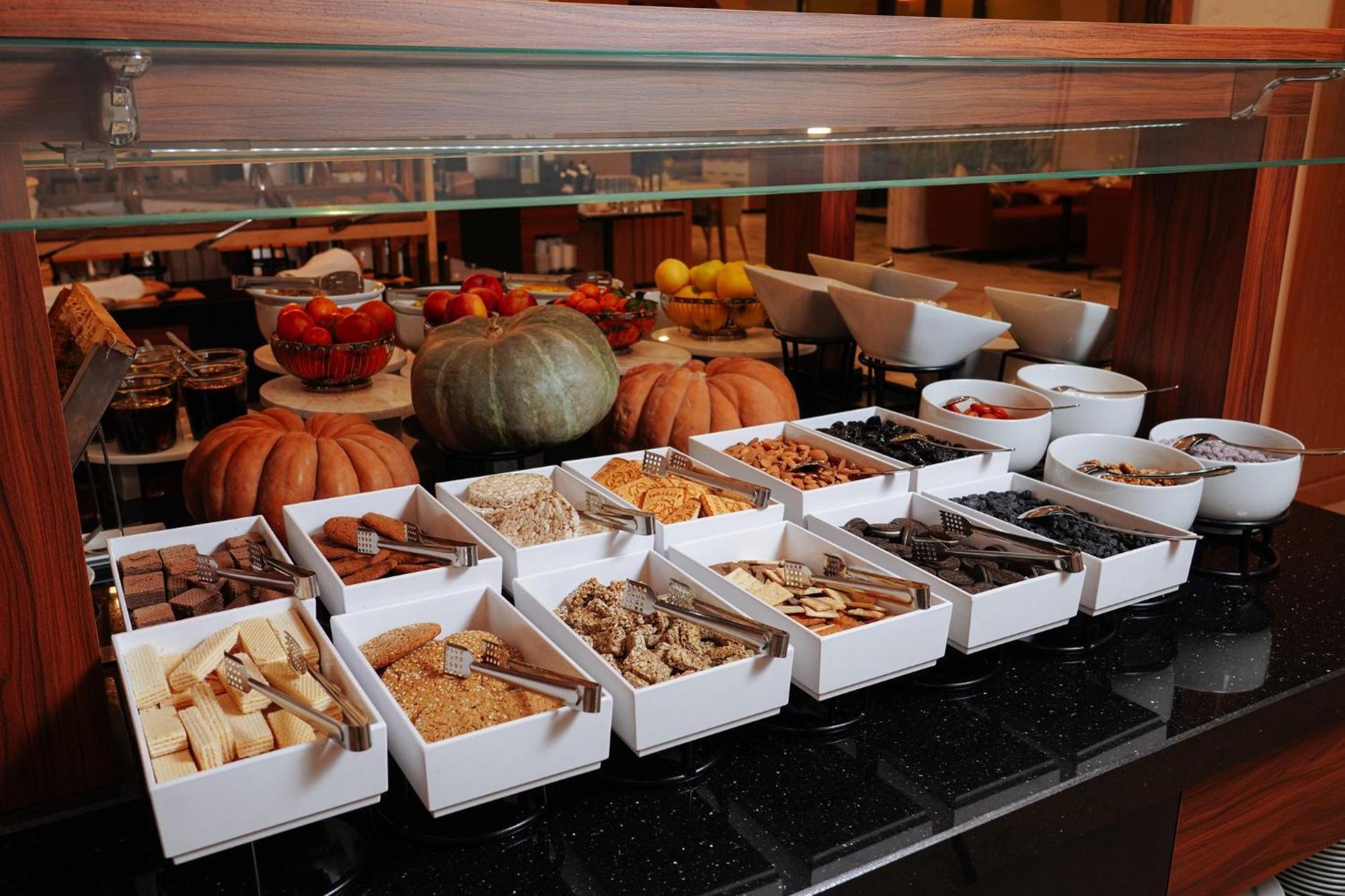 Holiday Inn Tashkent City By Ihg Buitenkant foto